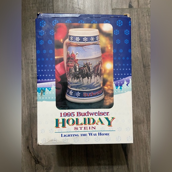 1995 Budweiser Holiday Stein “Lighting the Way Home” - Picture 3 of 7